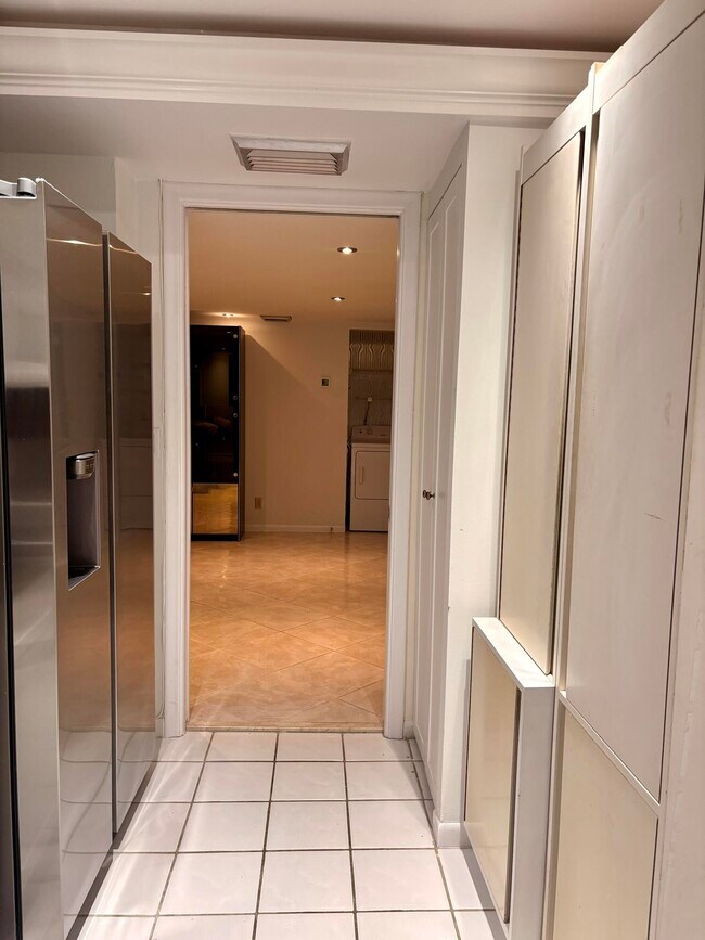 Building Photo - 2400 Presidential Way