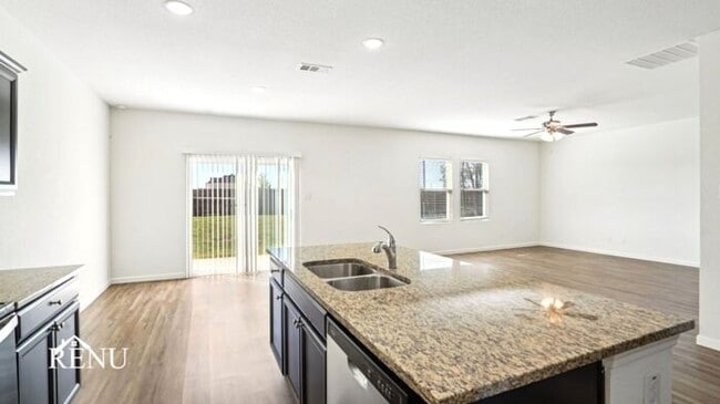 Building Photo - 484 Crestridge Dr