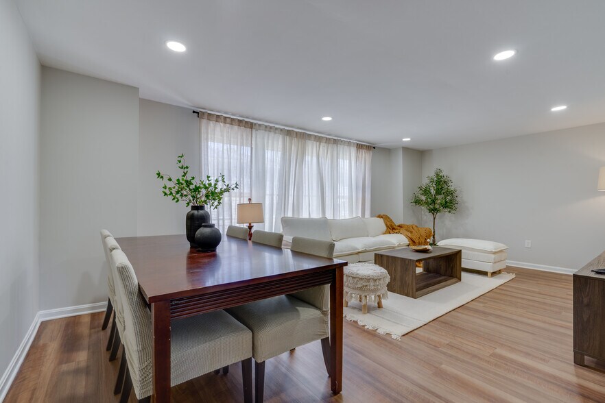 Dining Room - 8056 Central Park Dr
