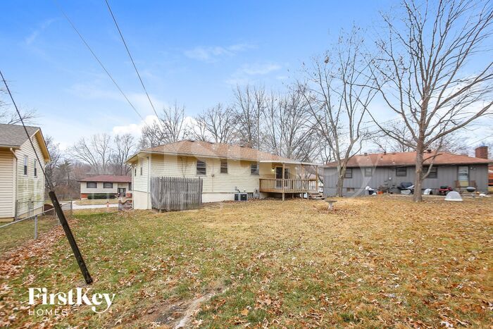 Building Photo - 7625 NW Milrey Dr