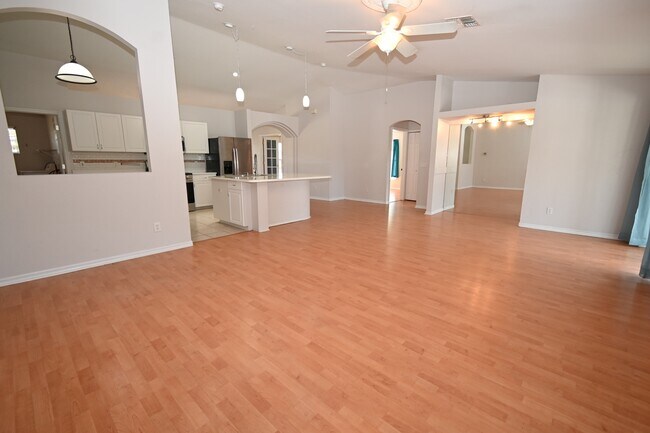 Building Photo - 136 SE 19th Ln