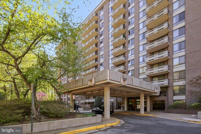 Building Photo - 1808 Old Meadow Rd