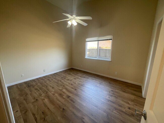 Building Photo - 143 Goldenwest Ct