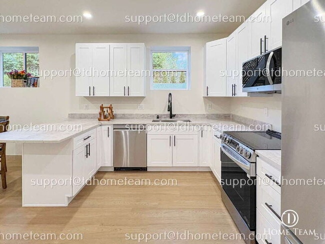 Building Photo - 2511 Locust Ave W