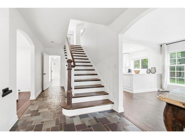Building Photo - 3916 W 28th St