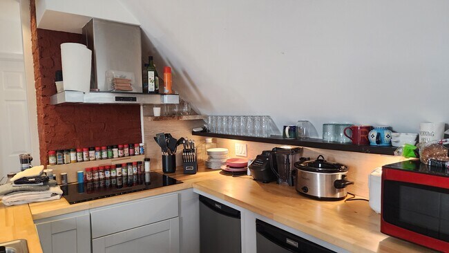 Building Photo - 130 Chestnut St