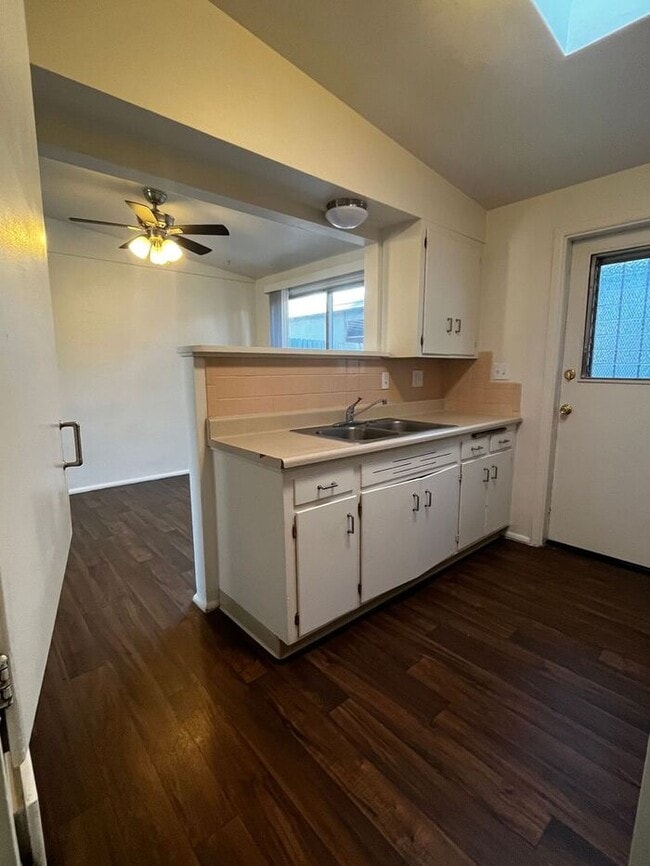 Building Photo - Close to university -- 2 Bedroom/2 Bath