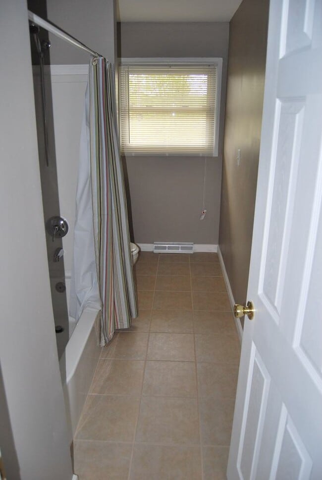 Building Photo - EDGEWOOD - SINGLE FAMILY RANCHER