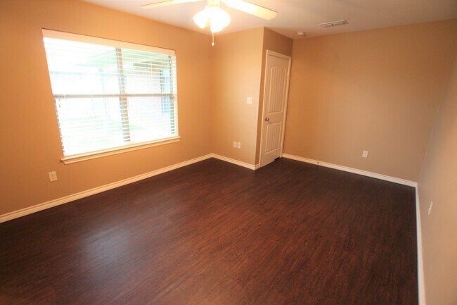 Building Photo - 19401 King Ranch Dr