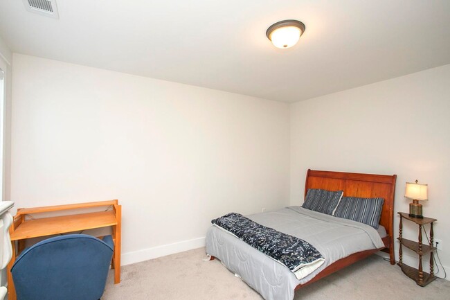 Building Photo - 170 Portico Pl