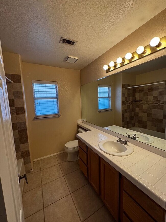 Building Photo - Charming 3 bedroom Green Valley home