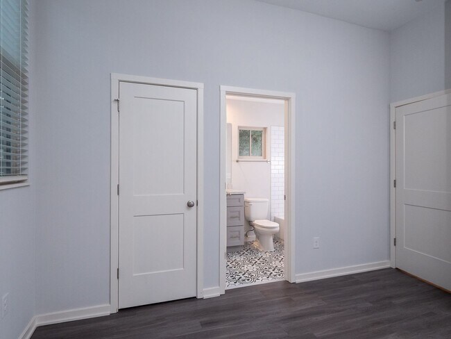 Building Photo - Porter's Parkside - 4 Bedroom, 4 Bathroom ...