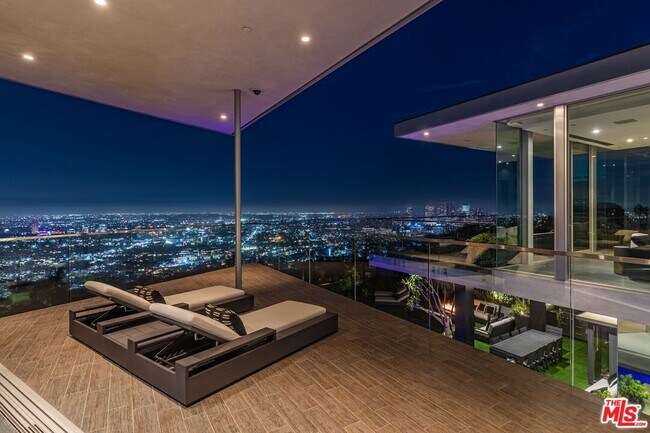 Primary Photo - 1474 Blue Jay Way