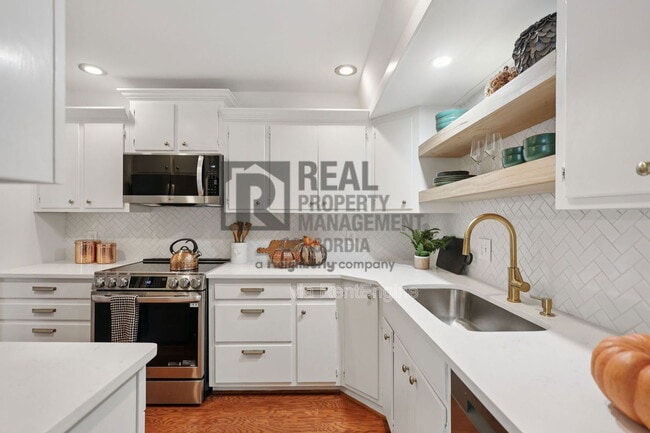 Building Photo - 5025 Hillsboro Pike