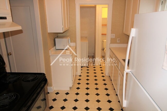Building Photo - 1156 Santa Barbara St