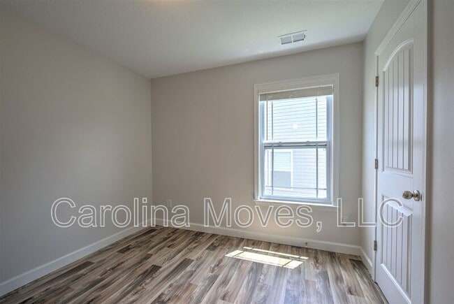 Building Photo - 1303 Lindale Pl