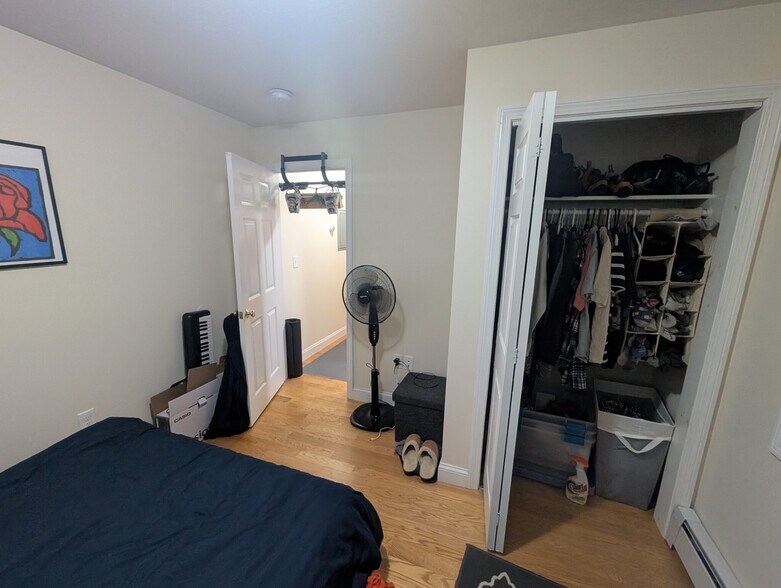 Building Photo - 1054 Cambridge St