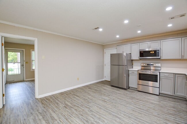 Building Photo - Renovated ranch in Matthews, NC! Heck of a deal! COMING SOON!!!