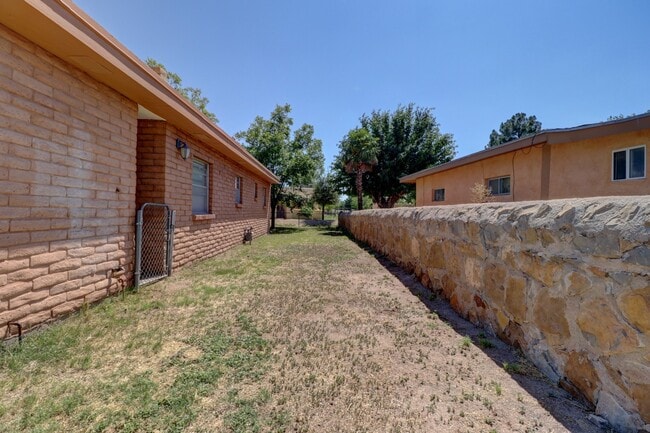 Building Photo - 2170 Calle De Santa Ana