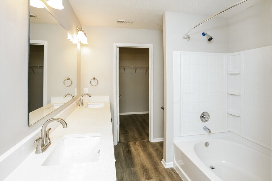Building Photo - 1445 Bluestem Dr