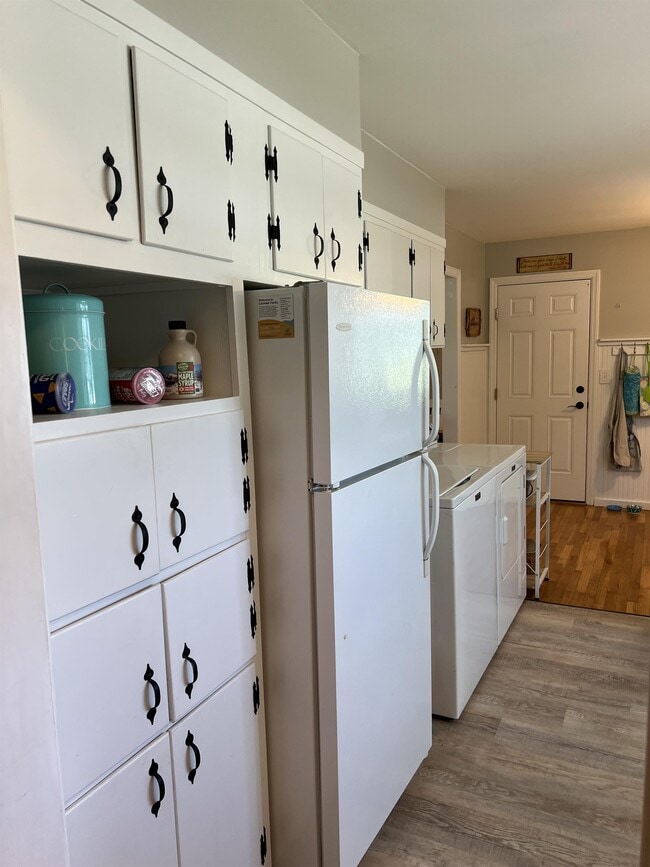 Building Photo - 601 E McKissock St