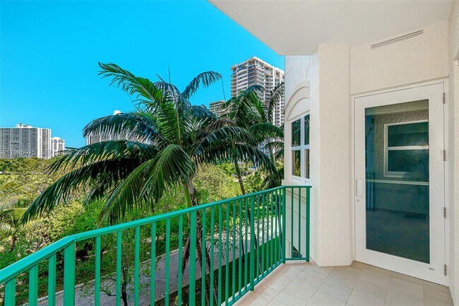 Building Photo - 20000 E Country Club Dr