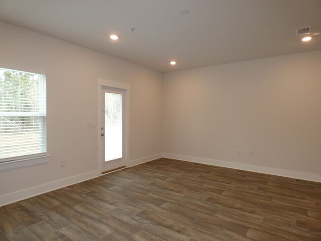 Building Photo - Beautiful New Townhome in Admiral's Quarters