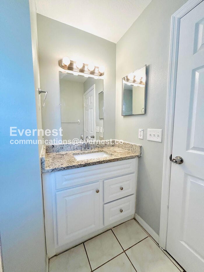 Building Photo - 3706 N Garrison St