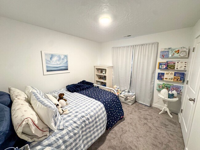 Building Photo - Modern 4 Bed / 3 Bath Home in Syracuse | Bonus Room + Fenced Yard + 86” TV Included