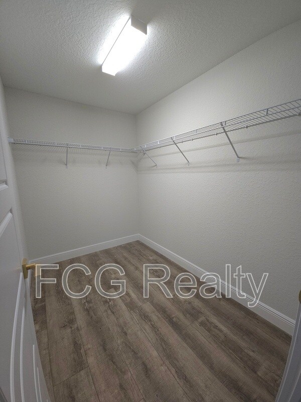 Building Photo - 9547 N Sandree Dr
