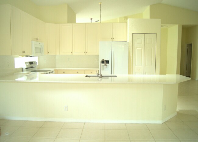 Building Photo - 2531 Coakley Pt