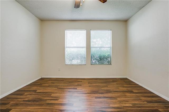 Building Photo - 2620 Clear Brook Dr