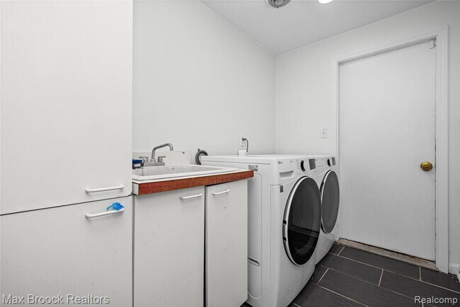 Building Photo - 3332 Barlyn Ln