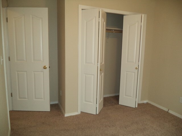 Building Photo - 814 W Oakmont Avenue