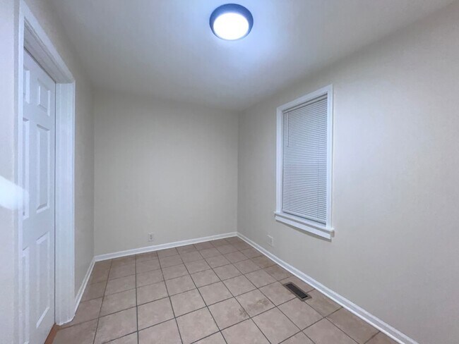 Building Photo - 8919 S Muskegon Ave