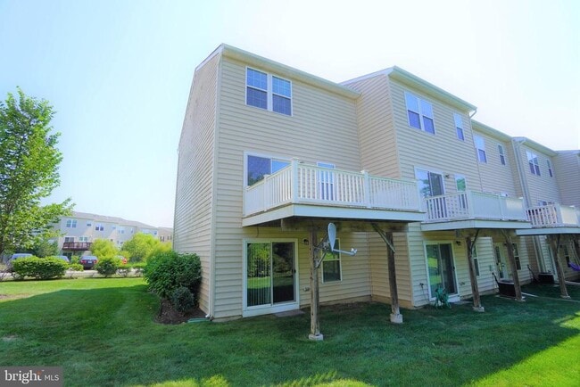 Building Photo - 900 Susan Cir