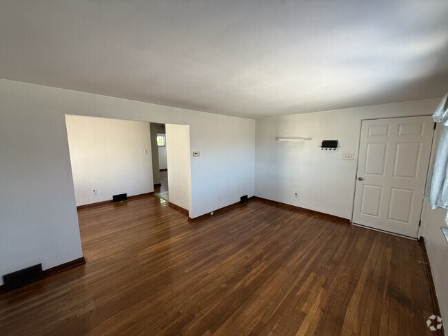 Building Photo - 230 Clairmont Ave