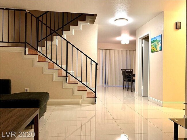 Building Photo - 6750 Del Rey Ave