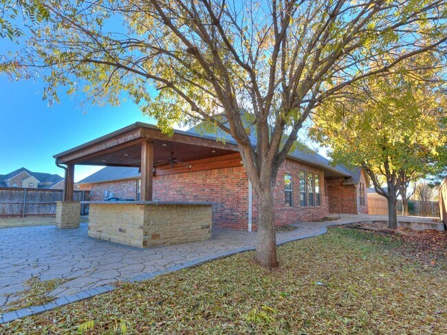 Building Photo - 17121 Kemble Ln