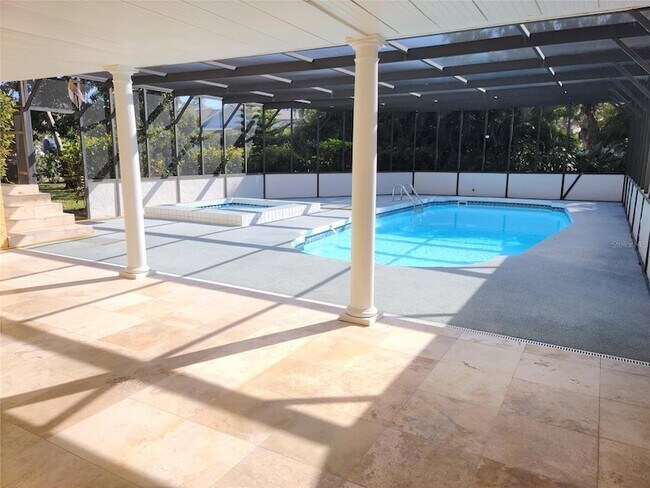 Building Photo - 805 La Guna Dr