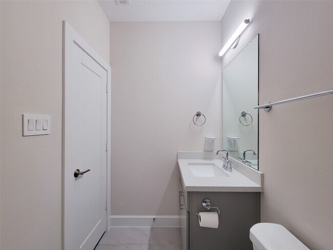 Building Photo - 845 Fisher St