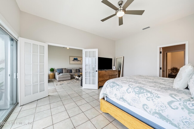 Building Photo - 75 Comares Ave