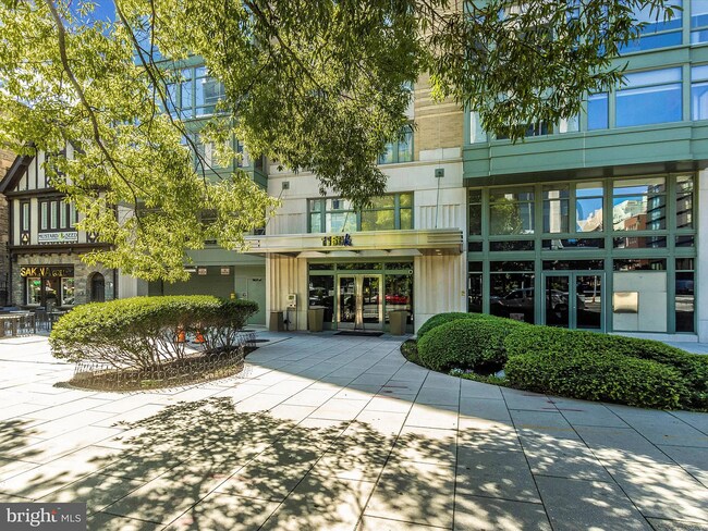 Building Photo - 1150 K St NW