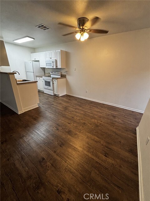 Building Photo - 1265 Kendall Dr