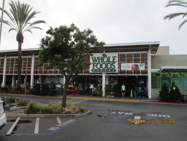 Whole Foods & others Close by - 1352 Ocean Park Blvd