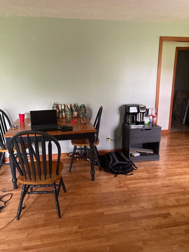 Building Photo - 3 bedroom, 1 bath House: Available August ...