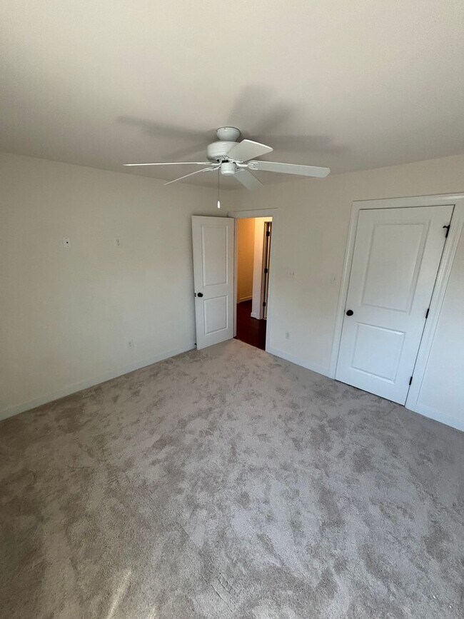 Building Photo - 4816 Village Walk