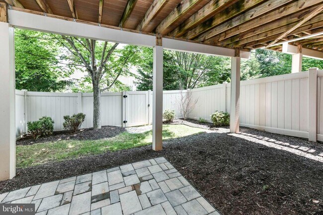 Building Photo - 7240 Magpie Ln