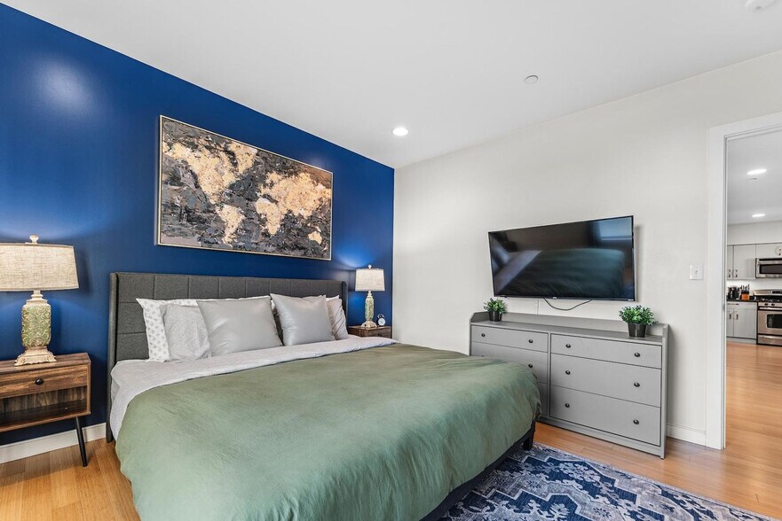 Building Photo - 601 Albany St