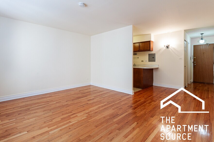 Building Photo - 665 W Wrightwood Ave